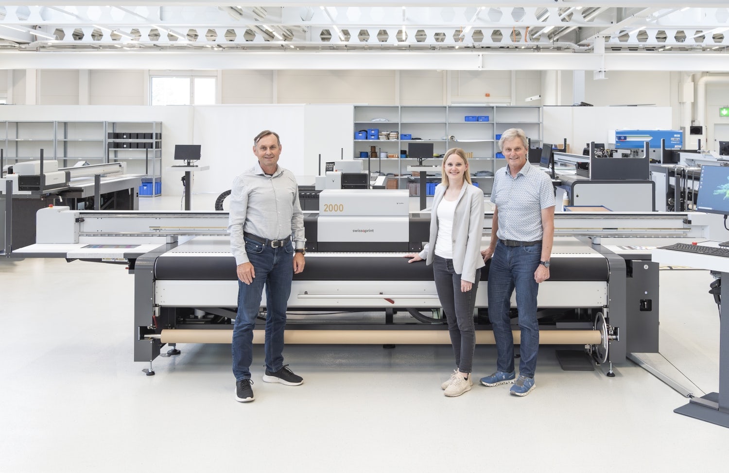 Kilian, Carmen, Reto with 2000th swissQprint machine © swissQprint 